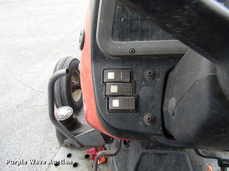 image for item DE5903 2000 Massey-Ferguson 4263 tractor