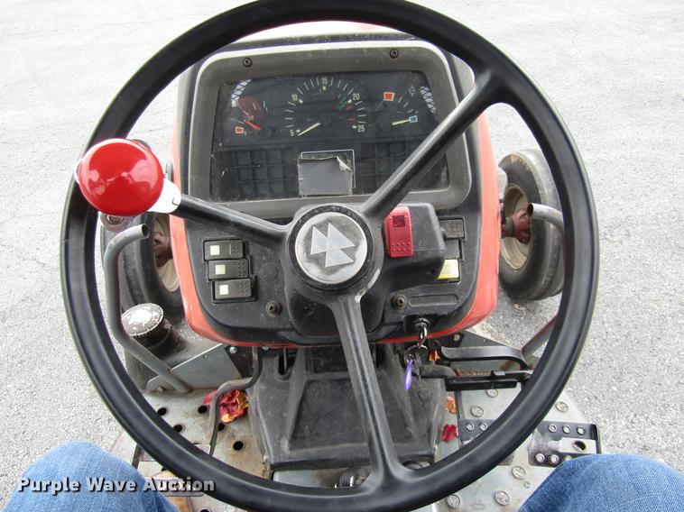 image for item DE5903 2000 Massey-Ferguson 4263 tractor