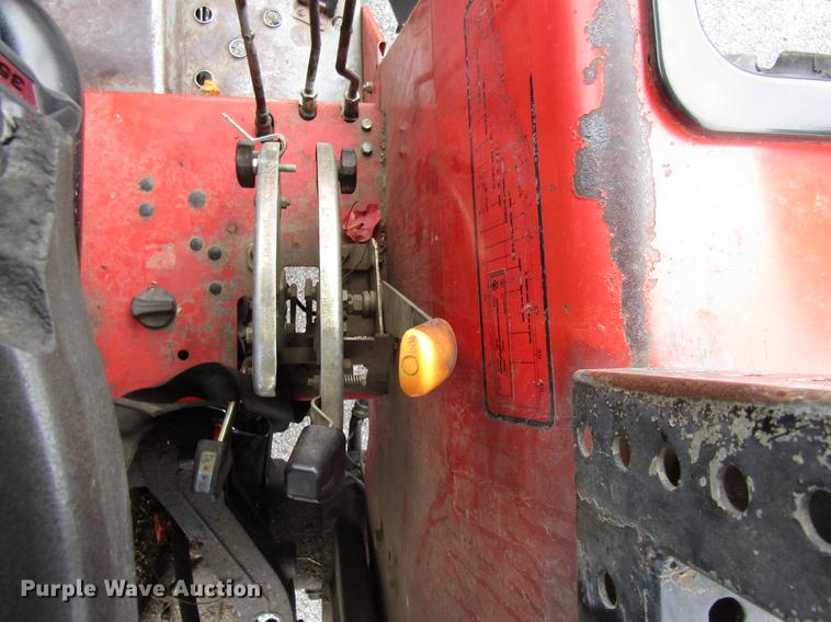 image for item DE5903 2000 Massey-Ferguson 4263 tractor