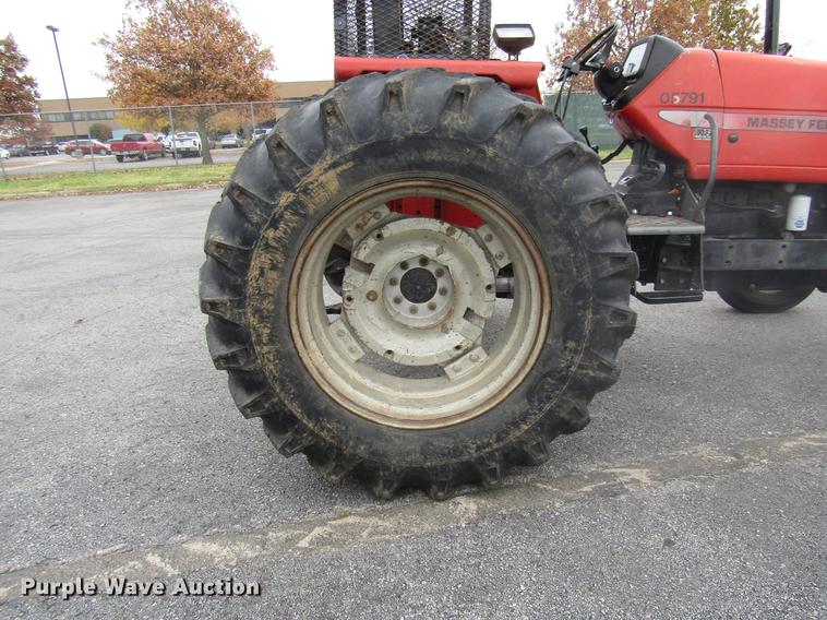 image for item DE5903 2000 Massey-Ferguson 4263 tractor