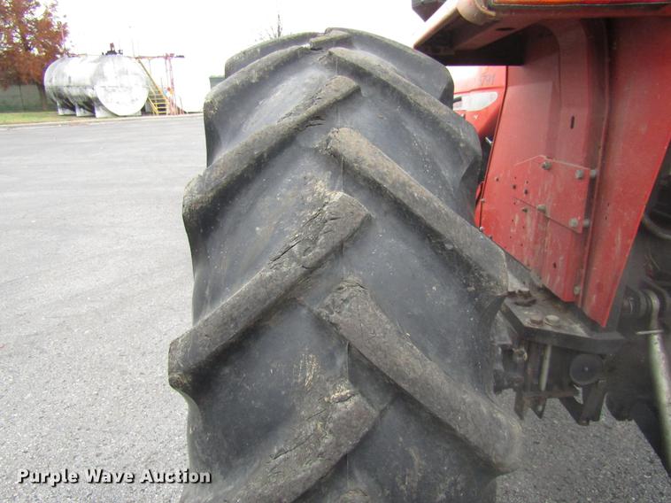 image for item DE5903 2000 Massey-Ferguson 4263 tractor