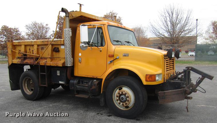 image for item DE5904 1997 International 4900 dump truck