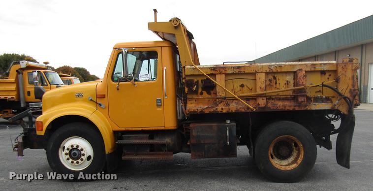 image for item DE5904 1997 International 4900 dump truck