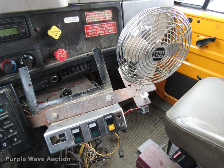 image for item DE5904 1997 International 4900 dump truck