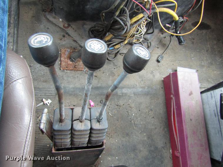 image for item DE5904 1997 International 4900 dump truck