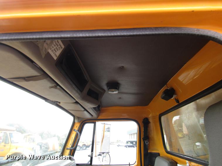 image for item DE5904 1997 International 4900 dump truck