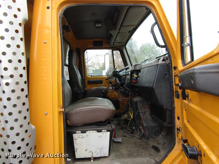 image for item DE5904 1997 International 4900 dump truck