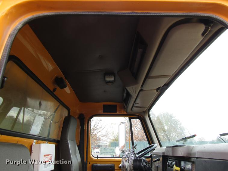 image for item DE5904 1997 International 4900 dump truck