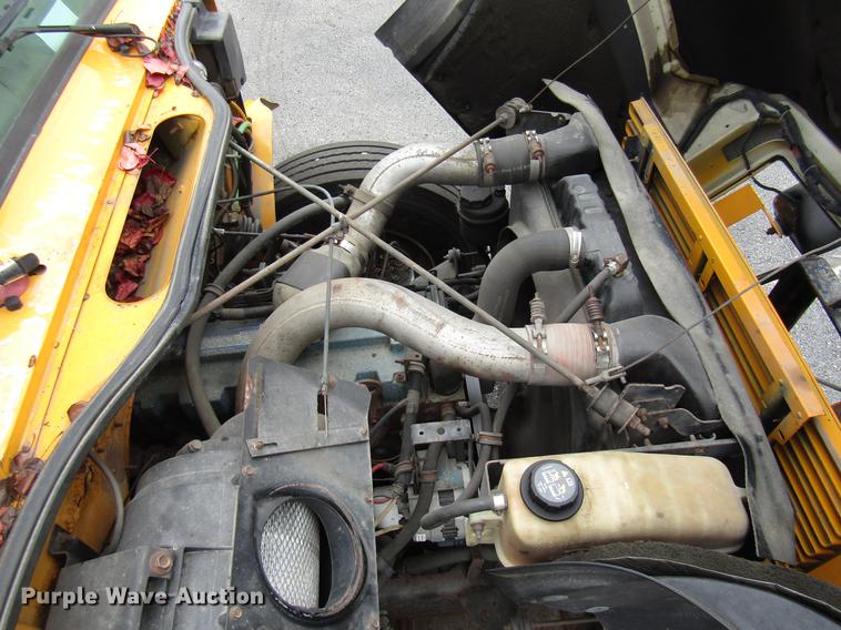 image for item DE5904 1997 International 4900 dump truck