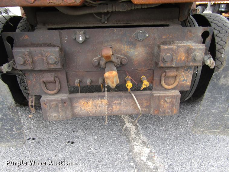 image for item DE5904 1997 International 4900 dump truck