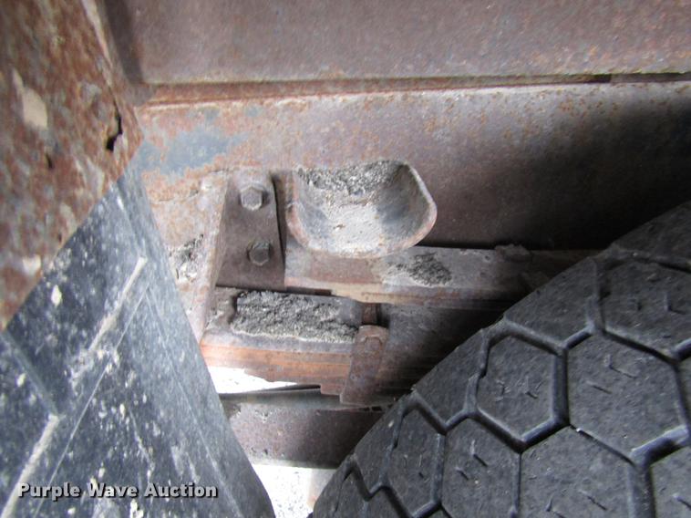 image for item DE5904 1997 International 4900 dump truck