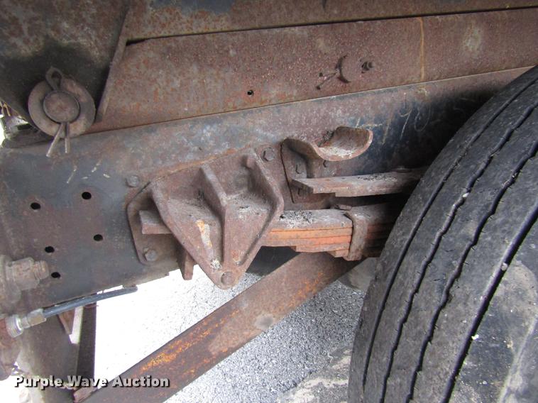 image for item DE5904 1997 International 4900 dump truck