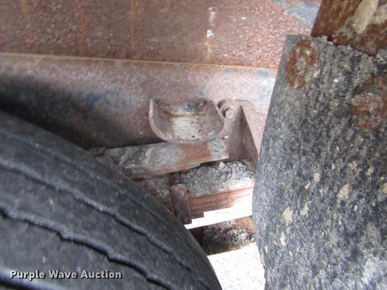 image for item DE5904 1997 International 4900 dump truck