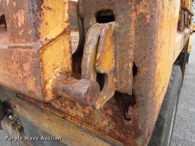 image for item DE5904 1997 International 4900 dump truck