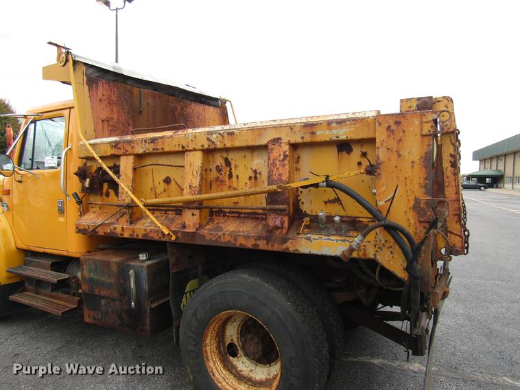 image for item DE5904 1997 International 4900 dump truck