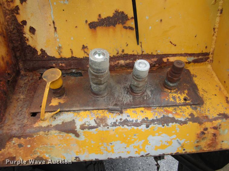 image for item DE5904 1997 International 4900 dump truck