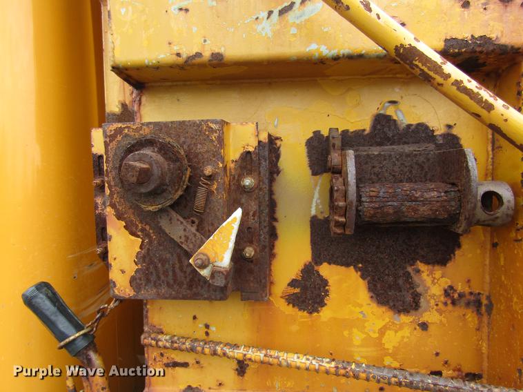 image for item DE5904 1997 International 4900 dump truck