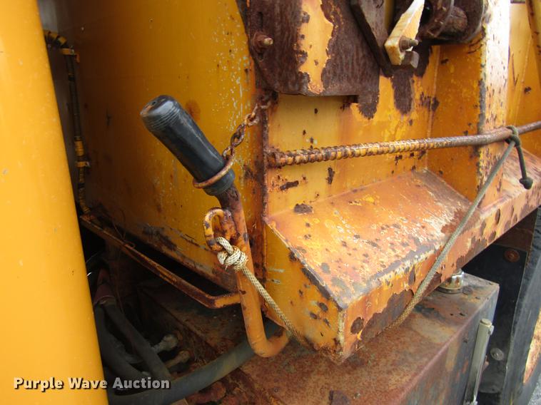 image for item DE5904 1997 International 4900 dump truck