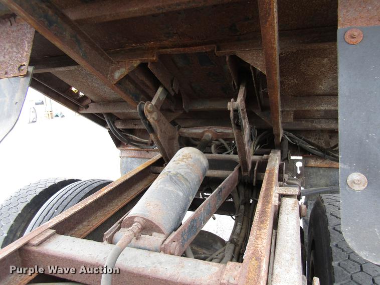 image for item DE5904 1997 International 4900 dump truck