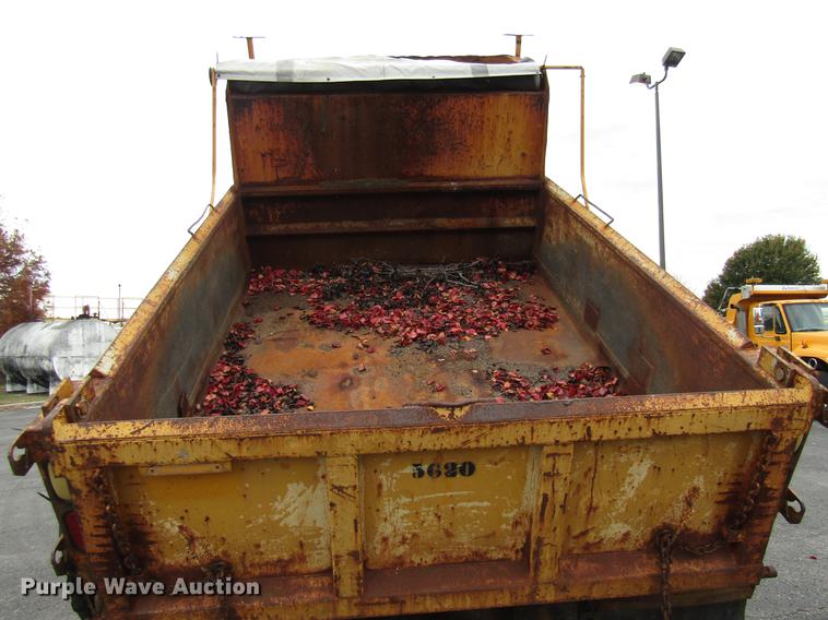 image for item DE5904 1997 International 4900 dump truck