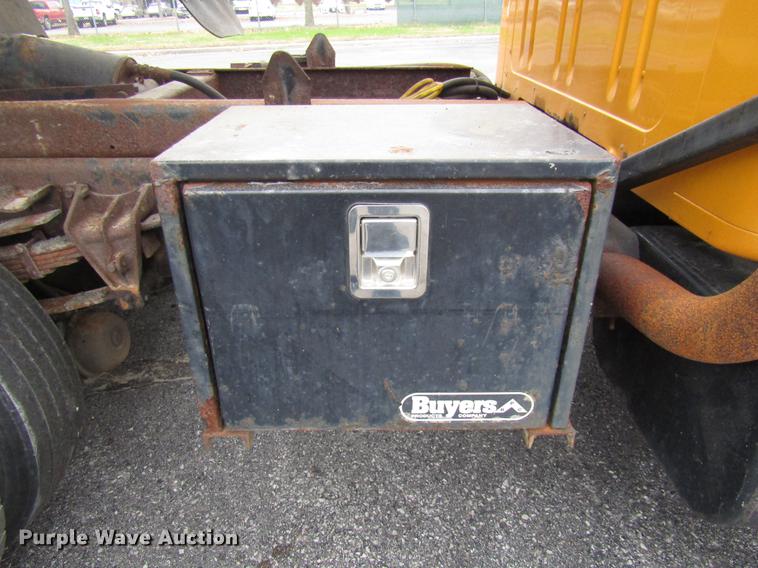 image for item DE5904 1997 International 4900 dump truck