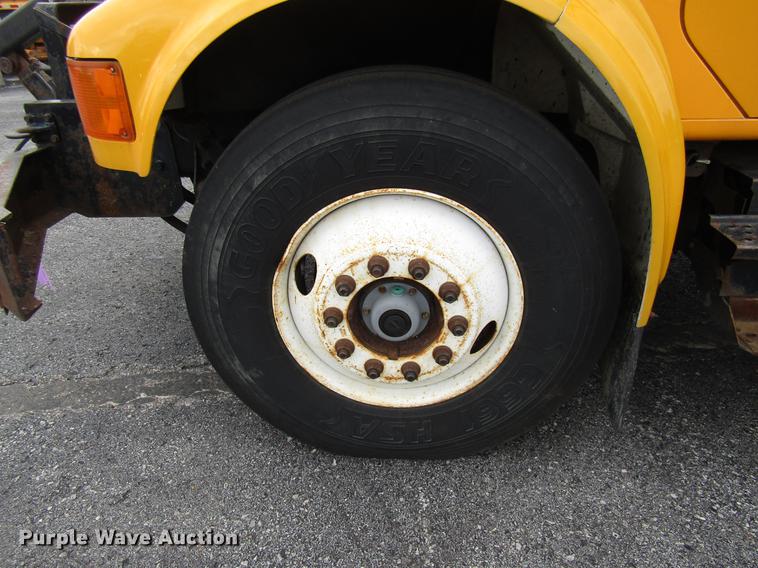 image for item DE5904 1997 International 4900 dump truck