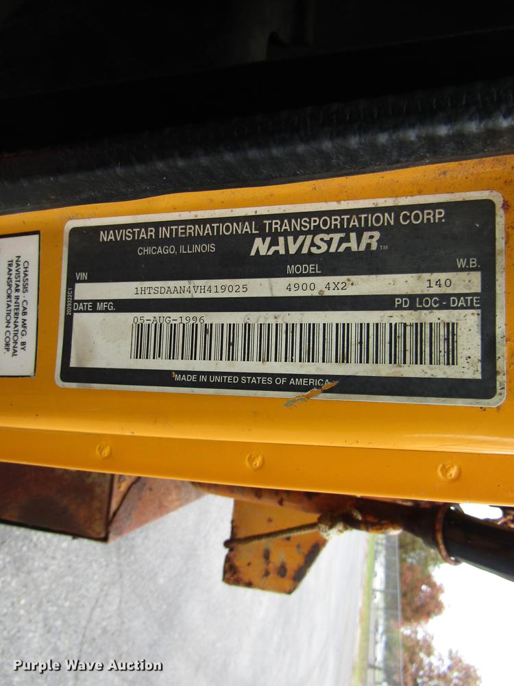 image for item DE5904 1997 International 4900 dump truck