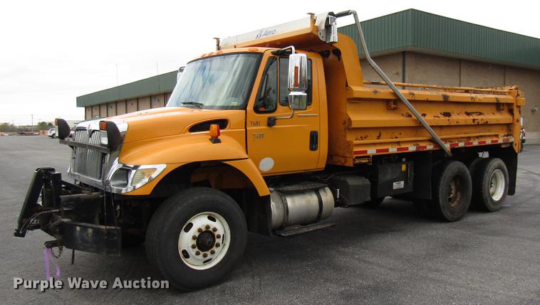 image for item DE5905 2005 International 7400 dump truck