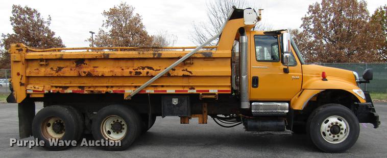 image for item DE5905 2005 International 7400 dump truck