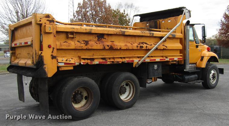 image for item DE5905 2005 International 7400 dump truck