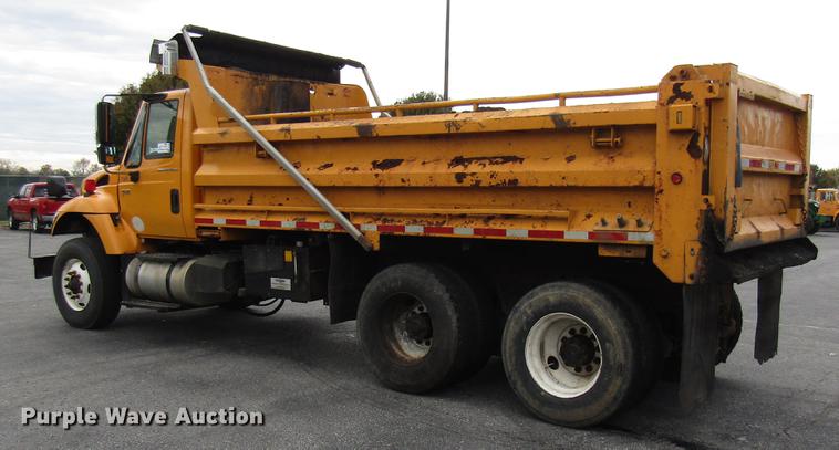 image for item DE5905 2005 International 7400 dump truck