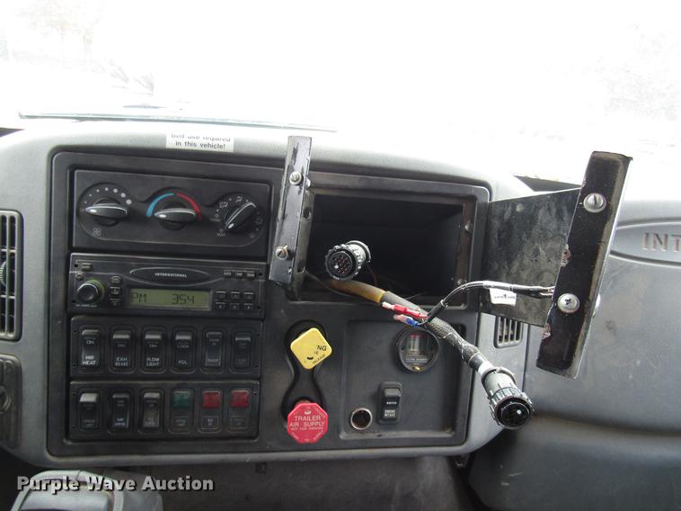 image for item DE5905 2005 International 7400 dump truck