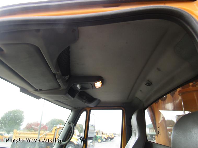 image for item DE5905 2005 International 7400 dump truck