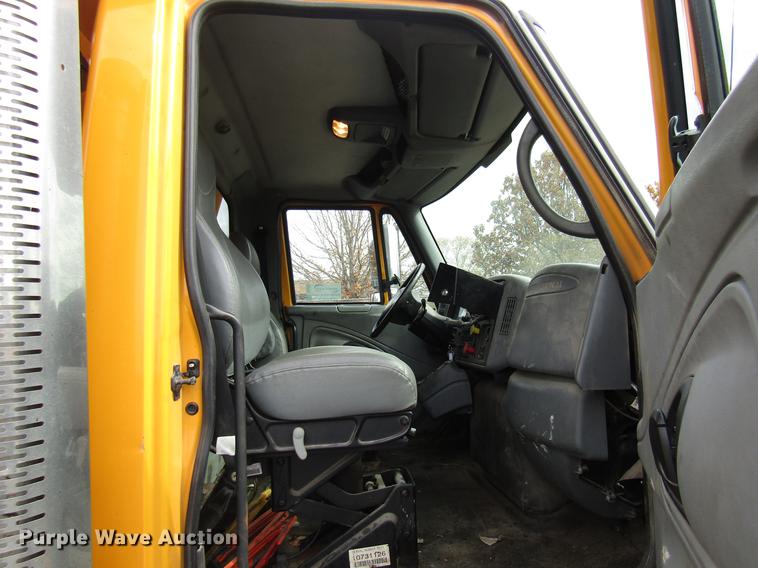 image for item DE5905 2005 International 7400 dump truck