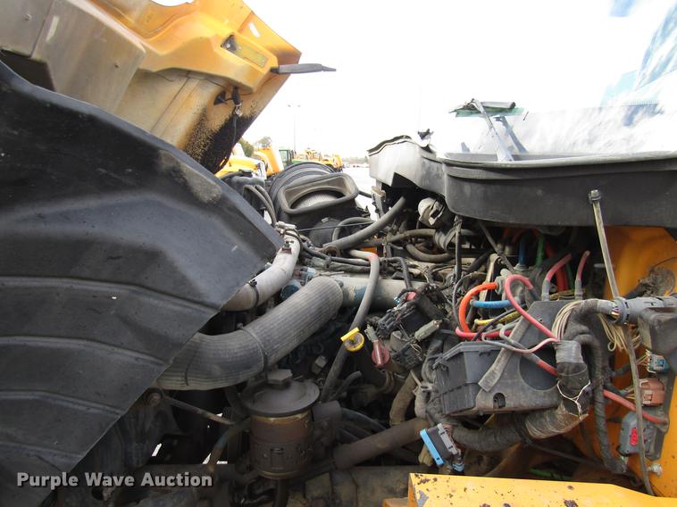 image for item DE5905 2005 International 7400 dump truck