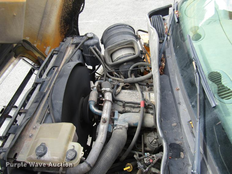 image for item DE5905 2005 International 7400 dump truck