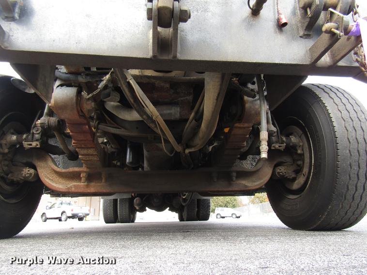 image for item DE5905 2005 International 7400 dump truck