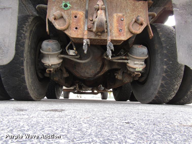 image for item DE5905 2005 International 7400 dump truck