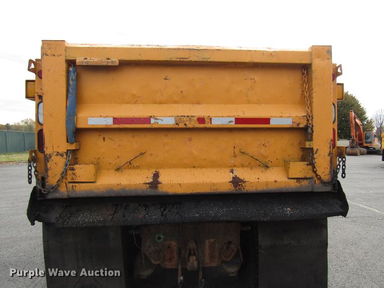 image for item DE5905 2005 International 7400 dump truck