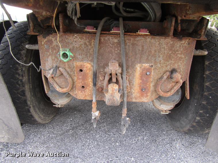 image for item DE5905 2005 International 7400 dump truck