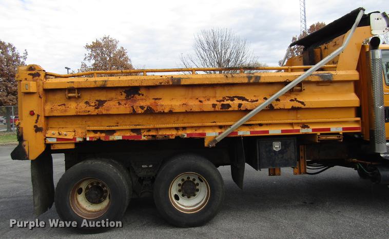image for item DE5905 2005 International 7400 dump truck