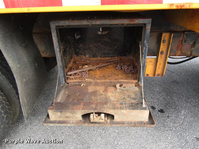 image for item DE5905 2005 International 7400 dump truck