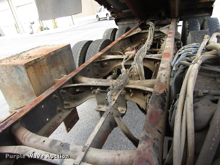 image for item DE5905 2005 International 7400 dump truck