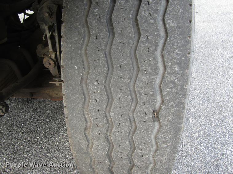 image for item DE5905 2005 International 7400 dump truck