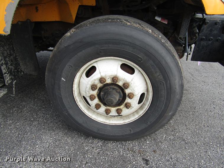 image for item DE5905 2005 International 7400 dump truck