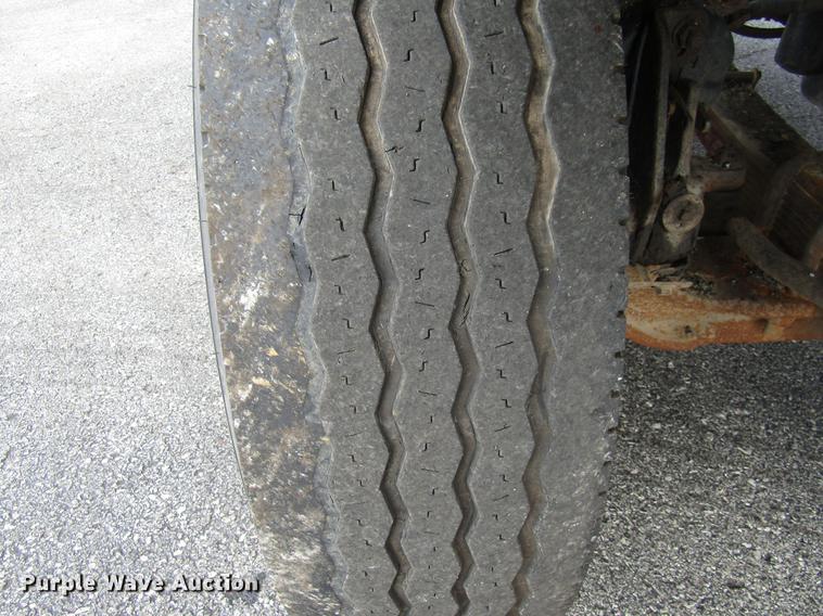 image for item DE5905 2005 International 7400 dump truck