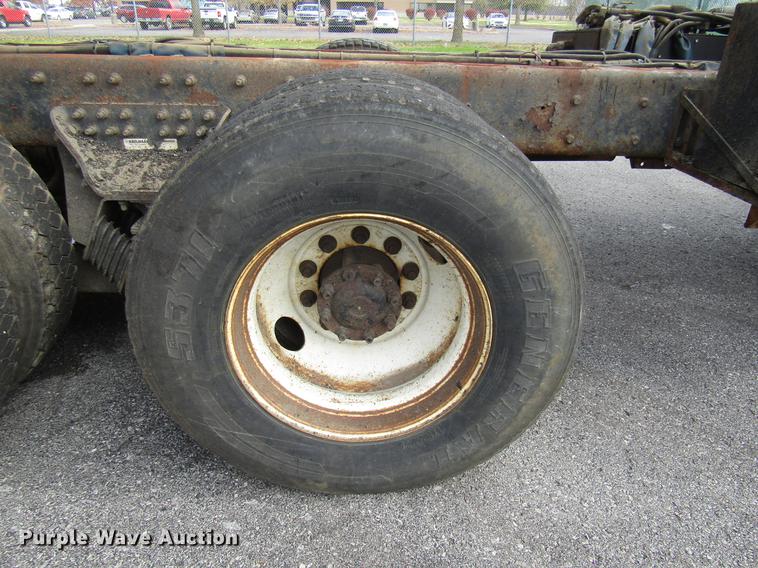 image for item DE5905 2005 International 7400 dump truck