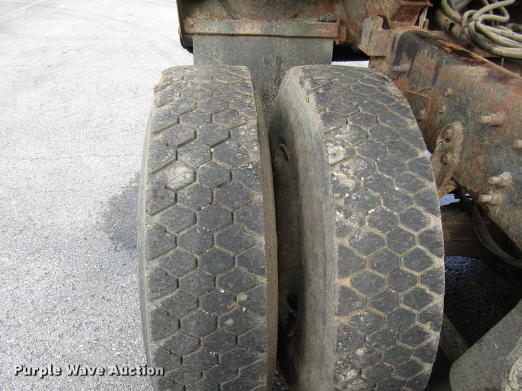 image for item DE5905 2005 International 7400 dump truck