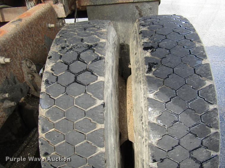 image for item DE5905 2005 International 7400 dump truck