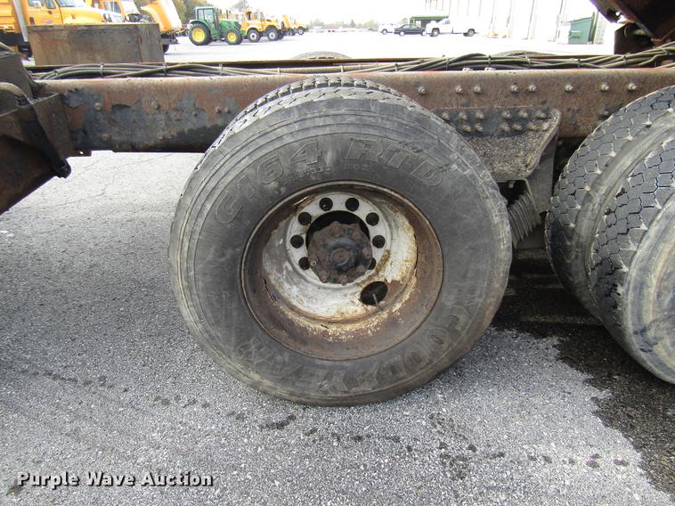 image for item DE5905 2005 International 7400 dump truck